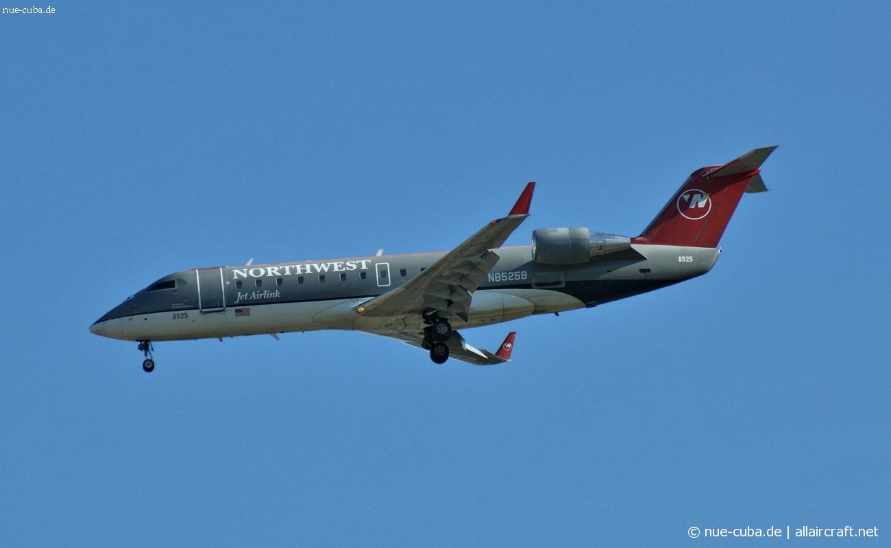 N8525B (7525) 2001 Bombardier CRJ-200 LR
