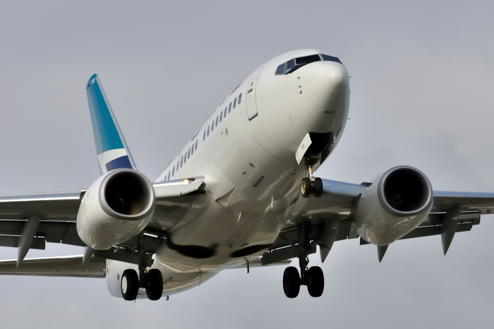 C-GWCY (35113) 2010 Boeing 737-6CT