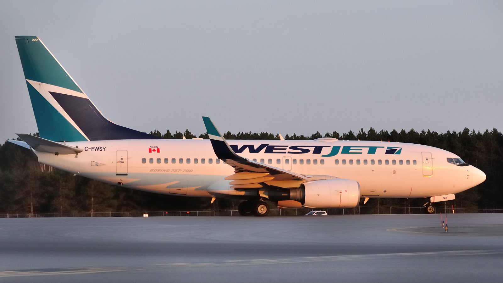 C-FWSY (32762) 2004 Boeing 737-7CT(WL)