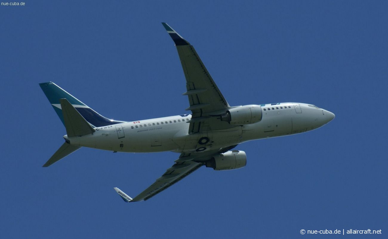 C-FWSX (32761) 2004 Boeing 737-7CT(WL)