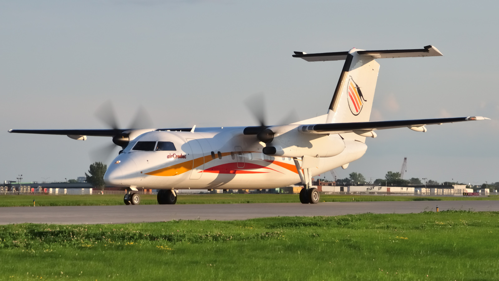 C-GAIS · Bombardier Dash 8-102 · (YUL / CYUL)