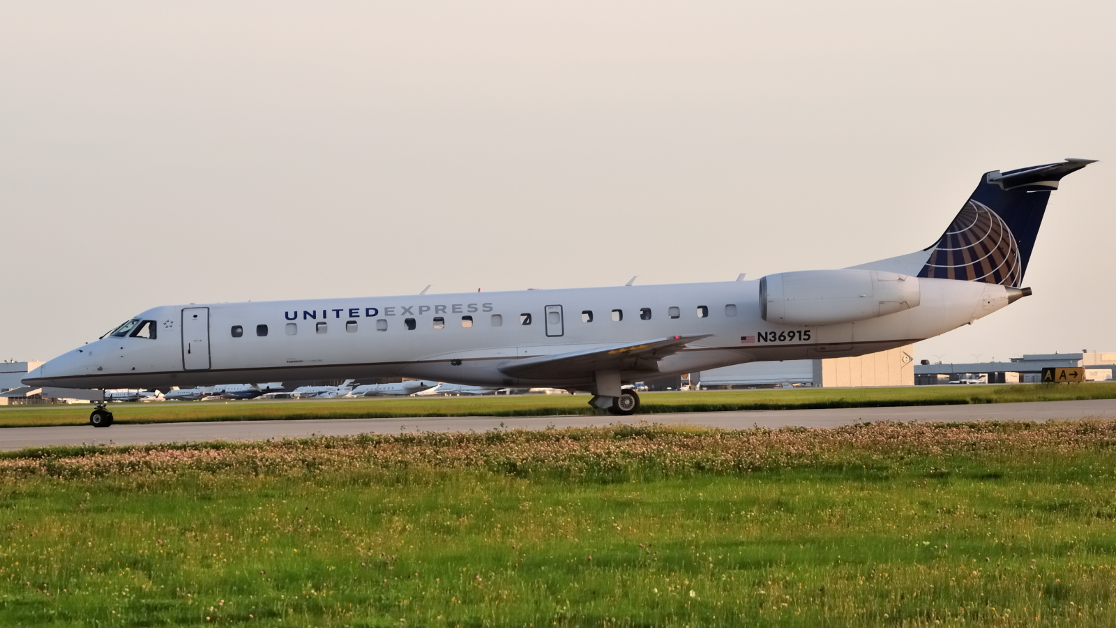 N36915 · Embraer ERJ-145LR · (YUL / CYUL)