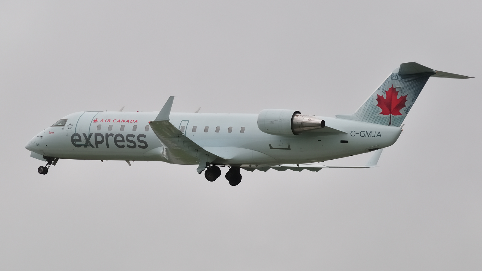 C-GMJA (8003) 2004 Bombardier CRJ-200