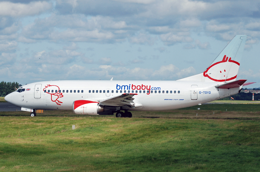 G-TOYD (26307) 1994 Boeing 737-3Q8