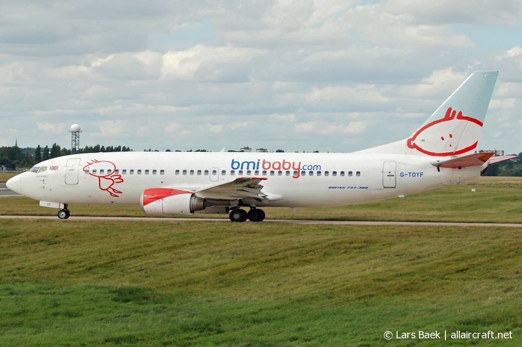 G-TOYF (28557) 1997 Boeing 737-36N