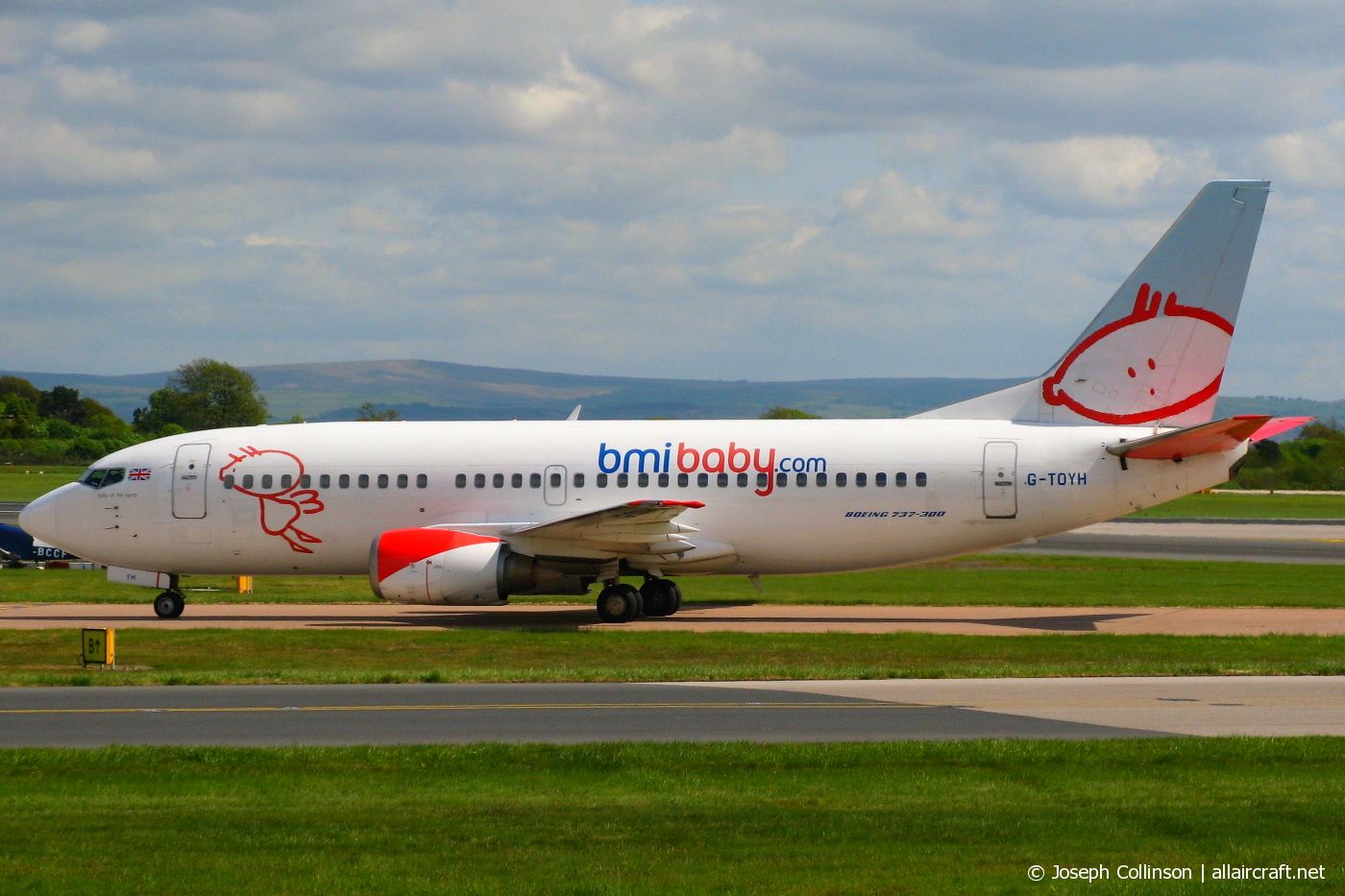 G-TOYH (28570) 1998 Boeing 737-36N