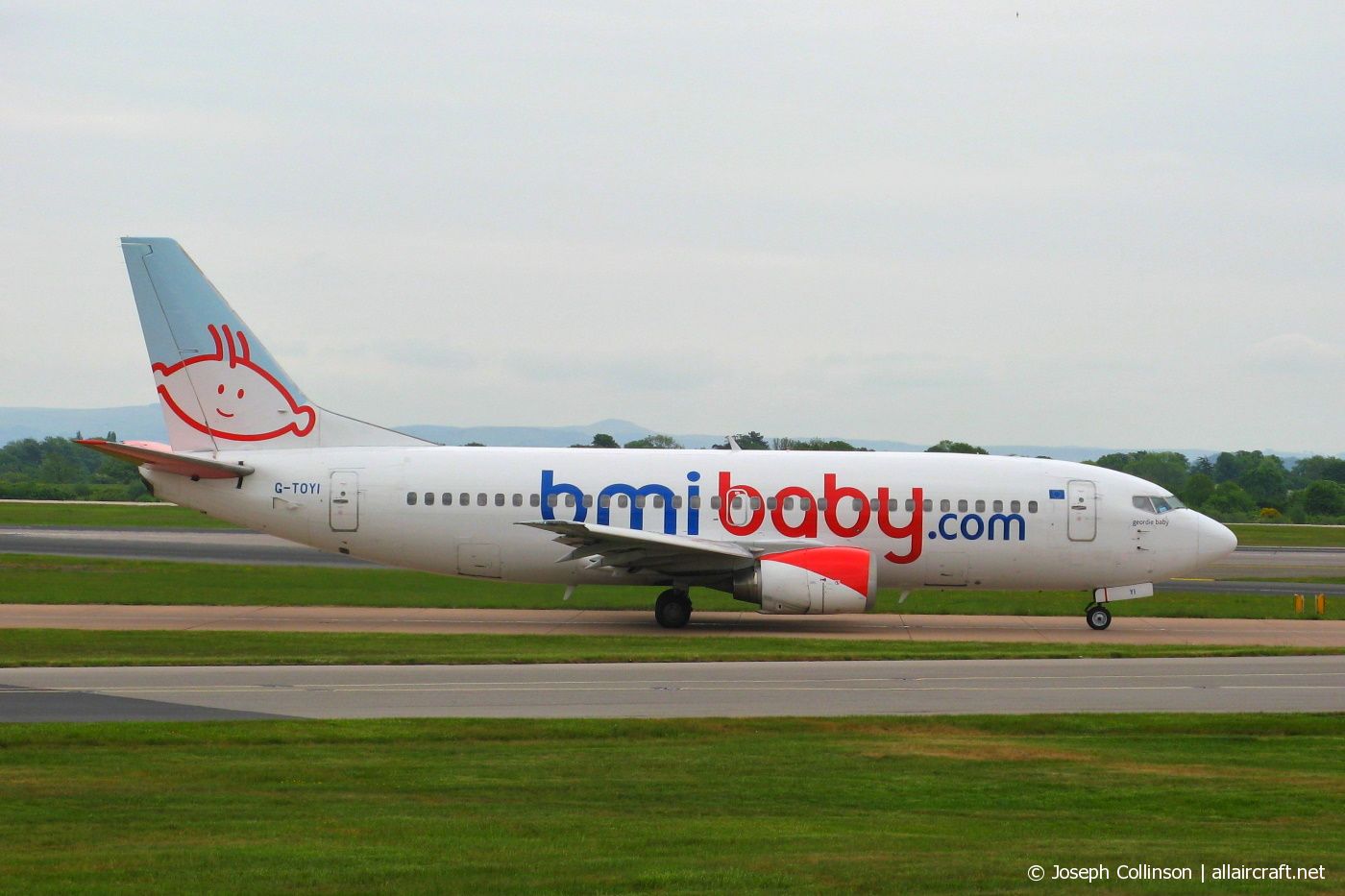 G-TOYI (28054) 1998 Boeing 737-3Q8