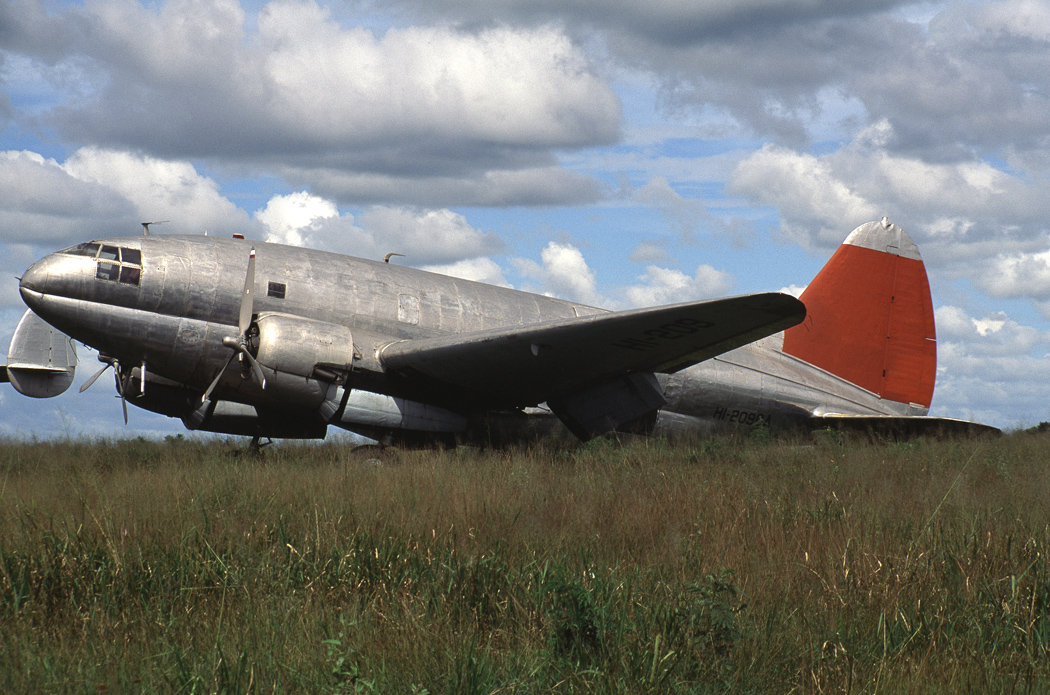 HI-209CA (cn 30563) Curtiss C-46A