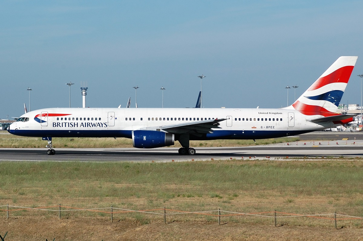 G-BPEE, (cn 25060),  Boeing 757-236