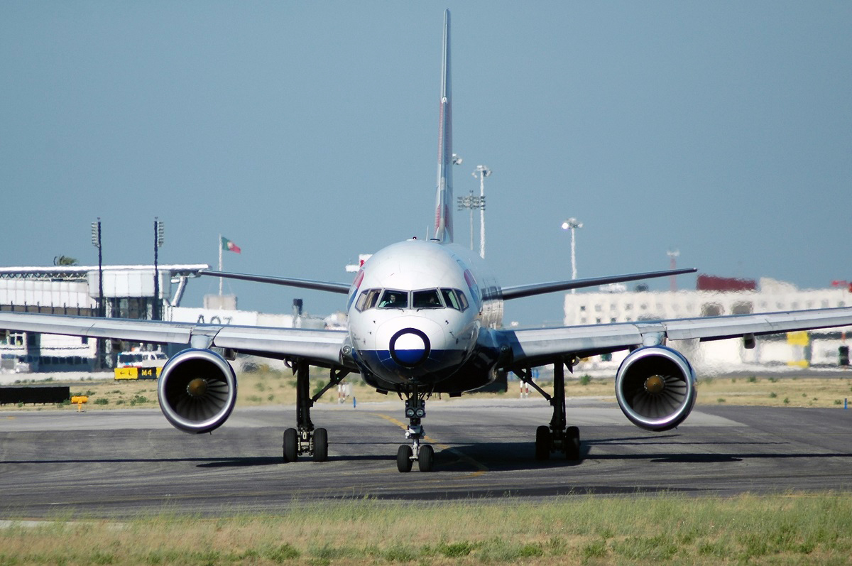 G-BPEE, (cn 25060), Boeing 757-236