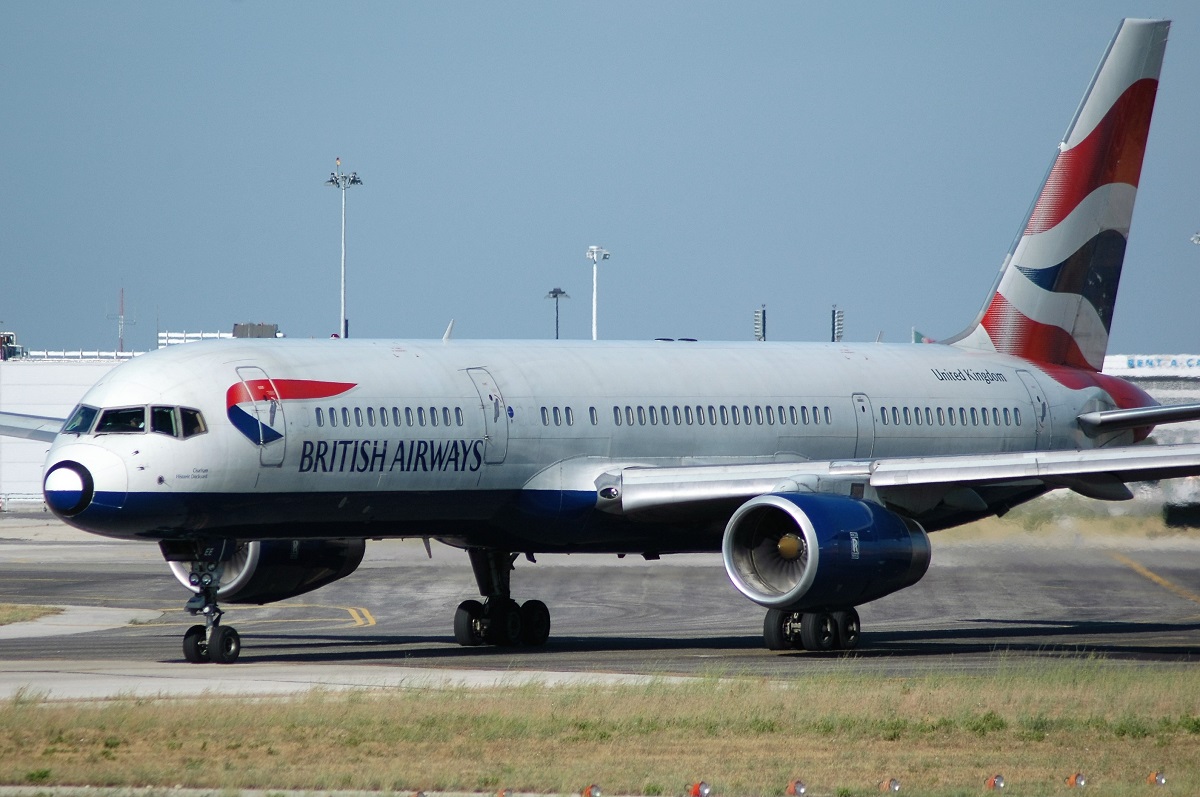 G-BPEE, (cn 25060), Boeing 757-236
