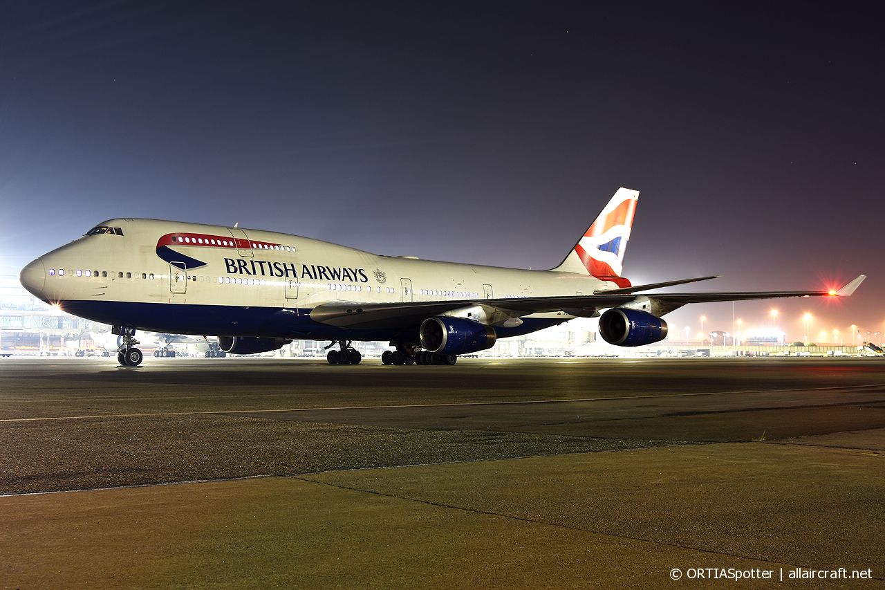 G-CIVW (cn 25822) Boeing 747-436