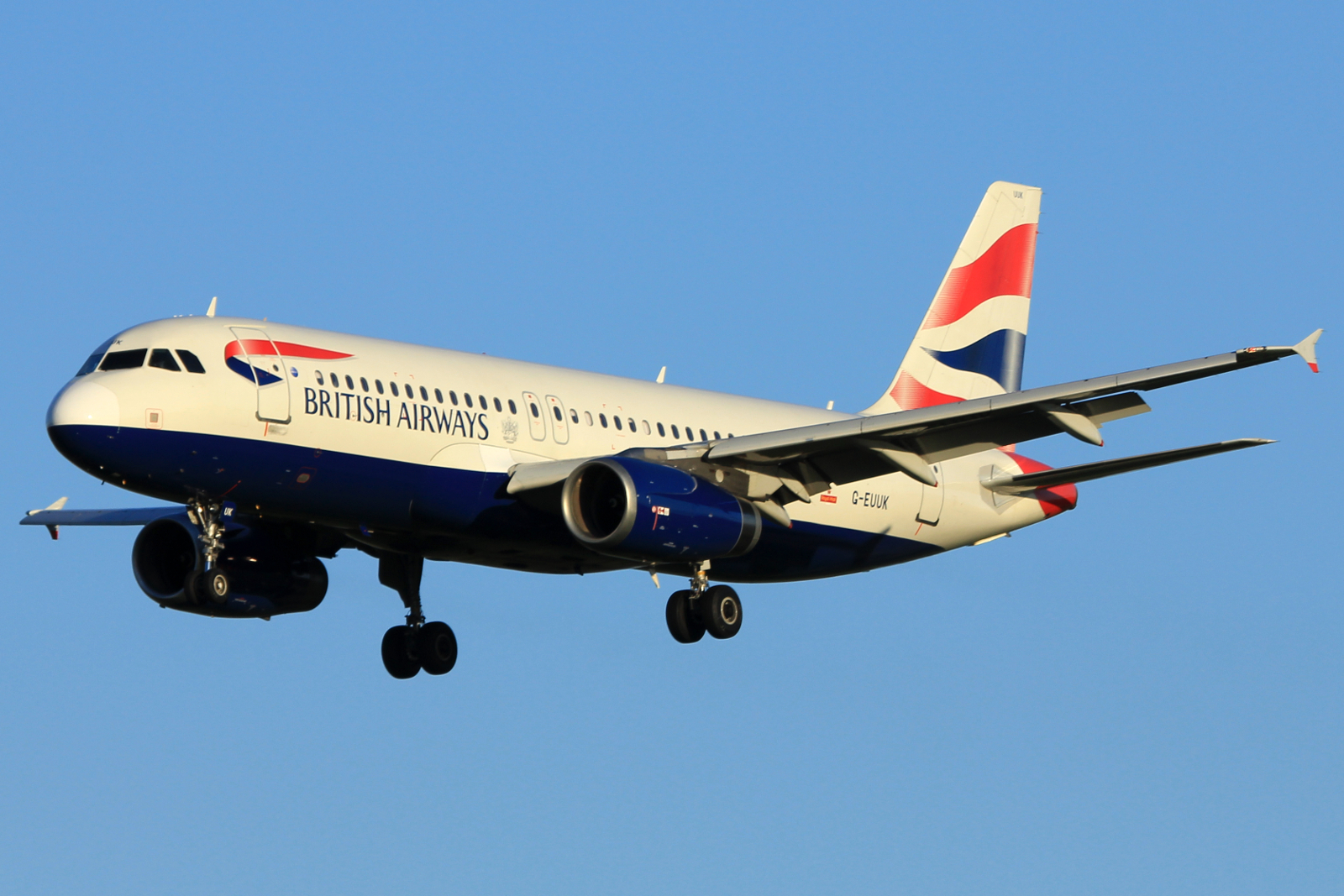 G-EUUK (1899) 2002 Airbus A320-232