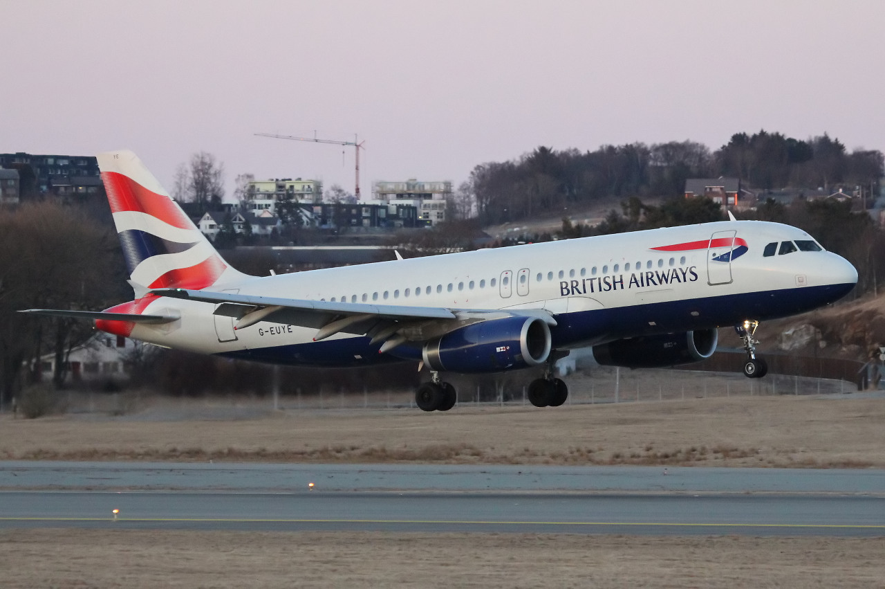 G-EUYE (cn 3912) Airbus A320-232