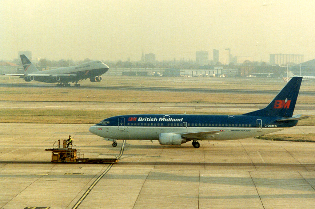 G-OBMA (23831) 1987 Boeing 737-33A