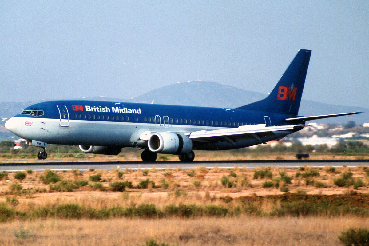G-OBMM (25177) 1991 Boeing 737-4Y0