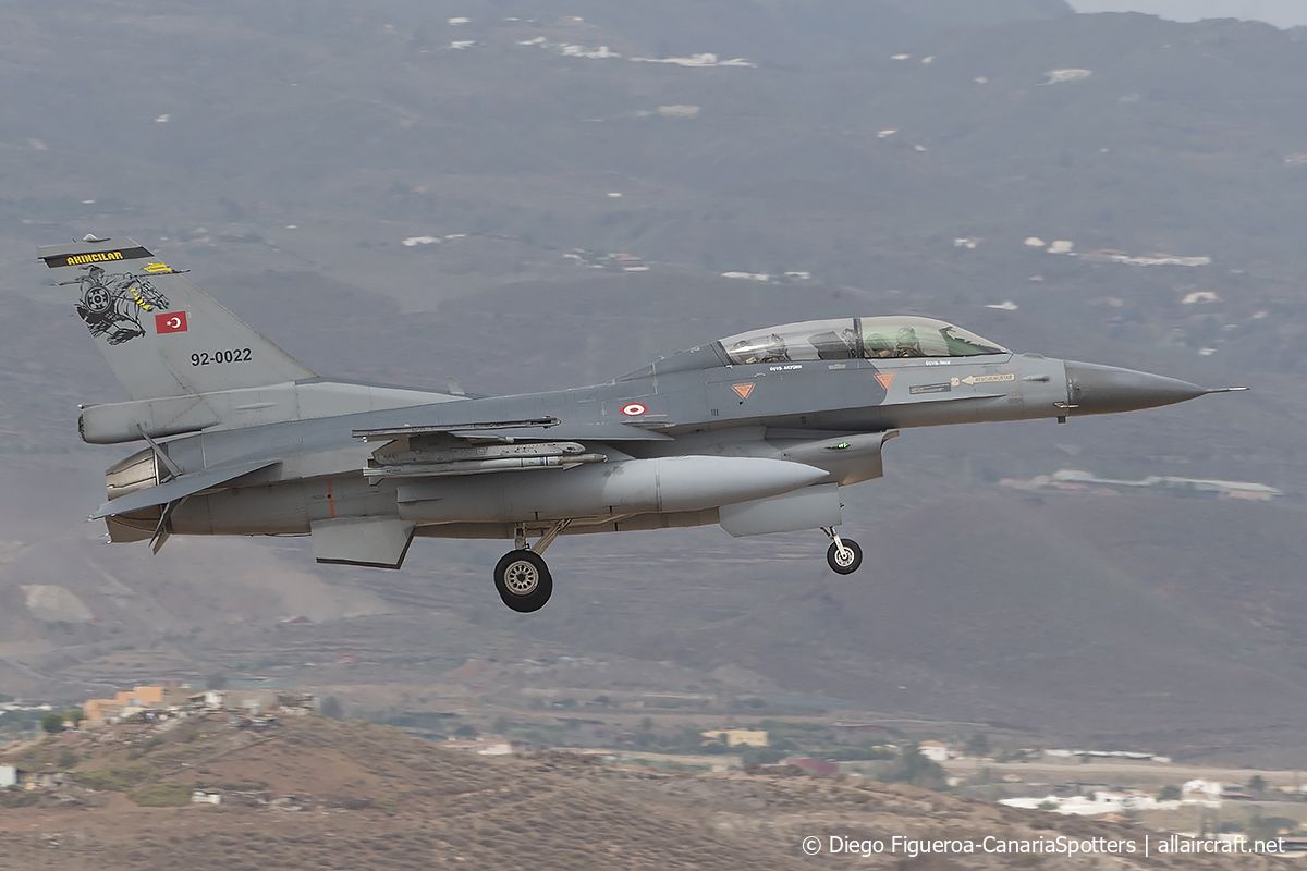 92-0022 (4S-22) General Dynamics F-16D