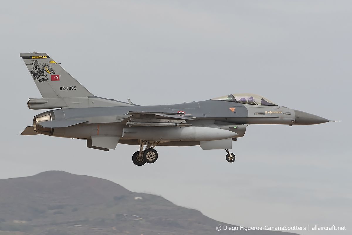 92-0005 (4R-106) General Dynamics F-16C