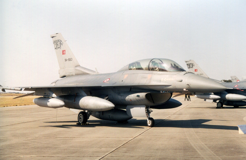 94-1563 (HD-19) General Dynamics F-16D Fighting Falcon