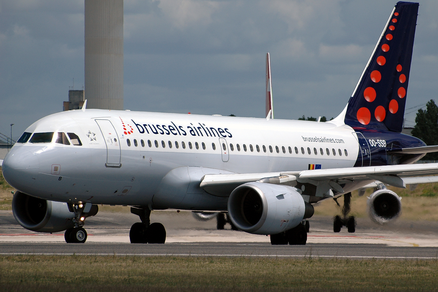 OO-SSB (2400) 2005 Airbus A319-111