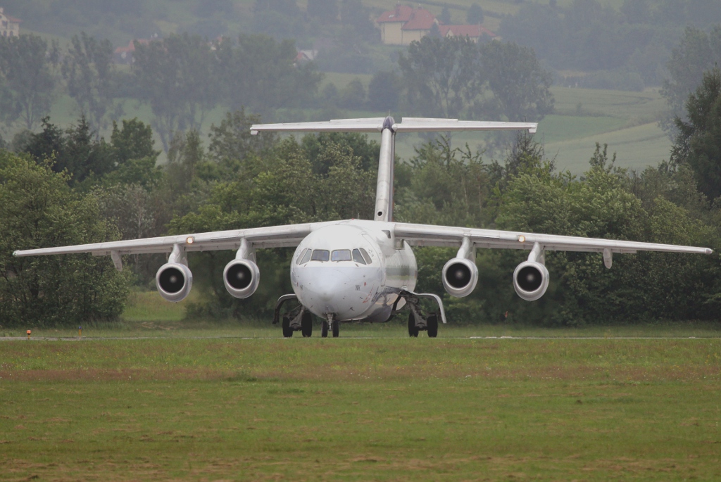 OO-DWK (cn E3360) BAe Avro RJ100