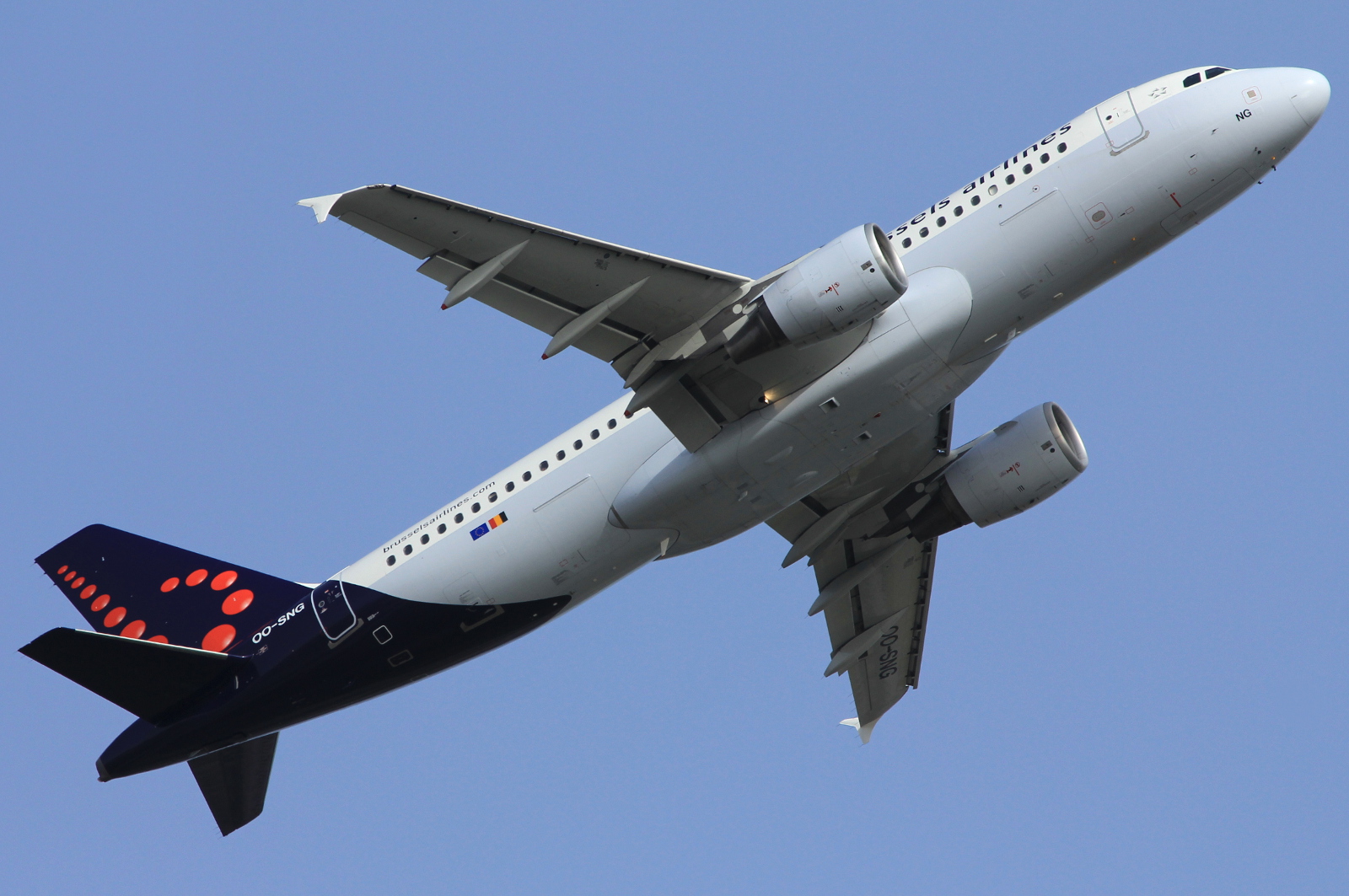 OO-SNG · Airbus A320-214 · (FCO / LIRF)