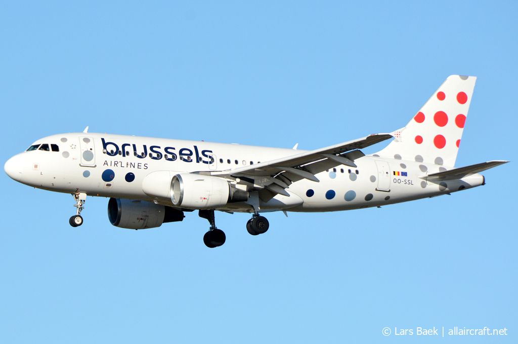 OO-SSL (1803) 2000 Airbus A319-111