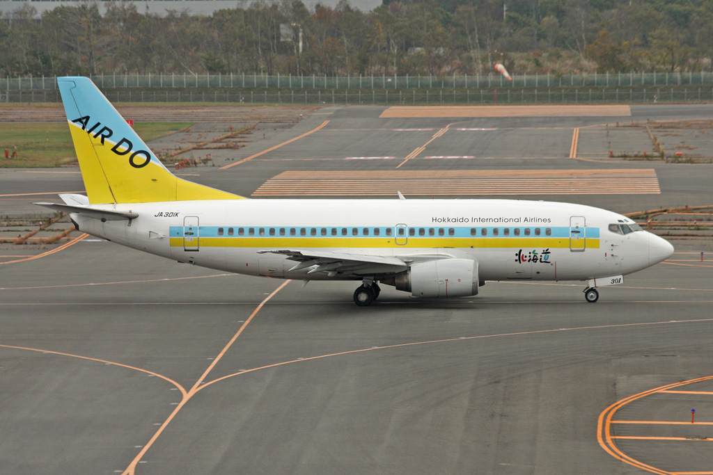 JA301K (cn 27435) Boeing 737-54K