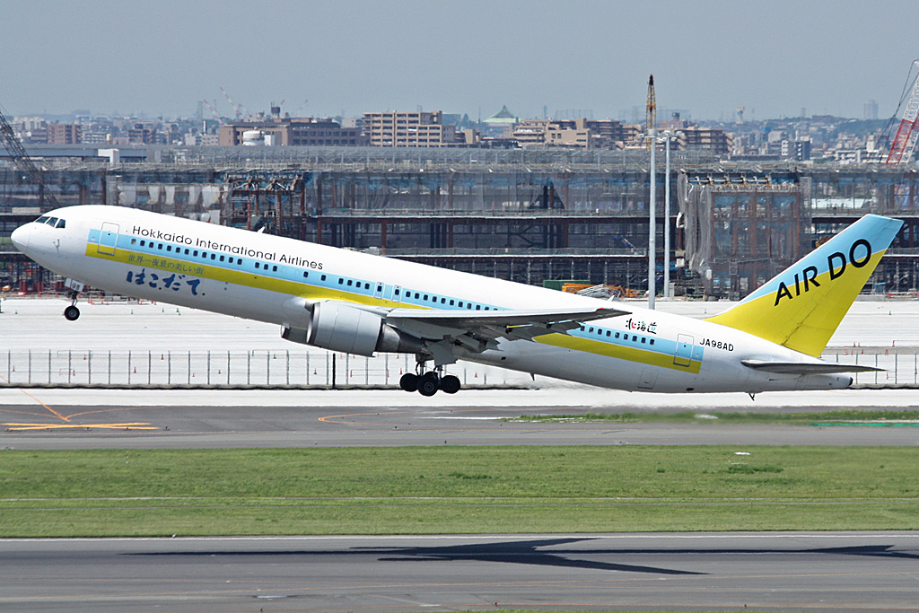 JA98AD (cn 27476) Boeing 767-33AER