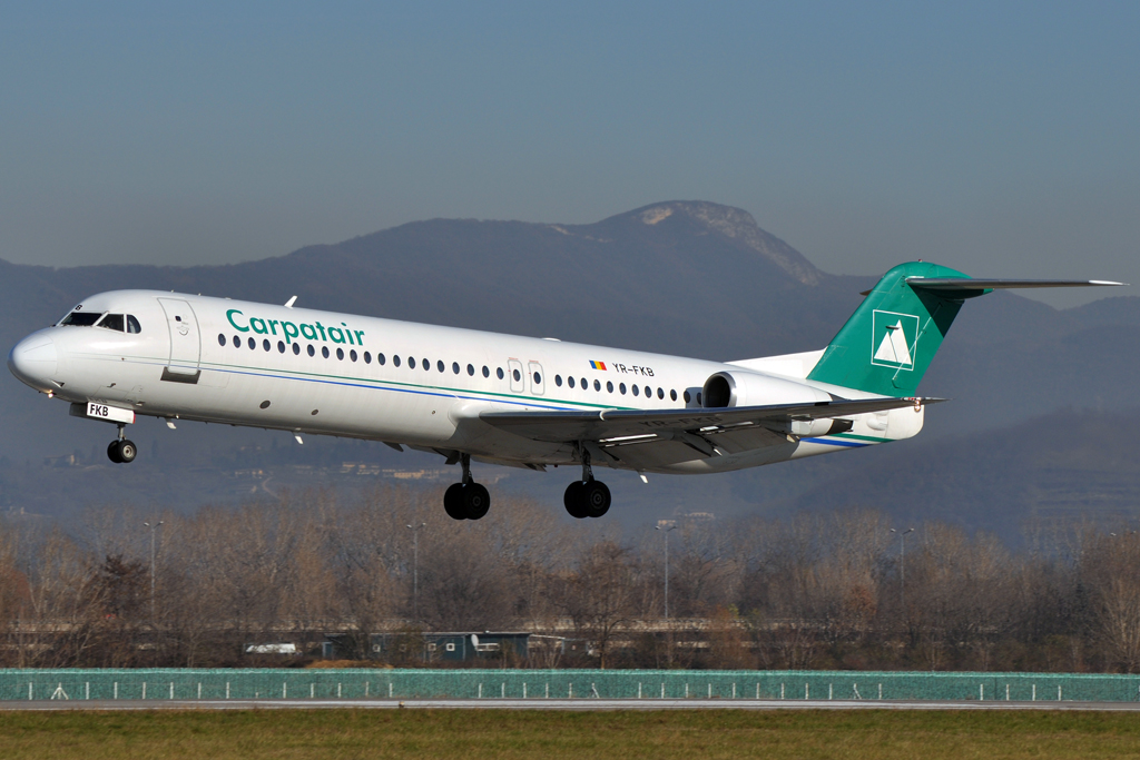 YR-FKB (011369) Fokker 100