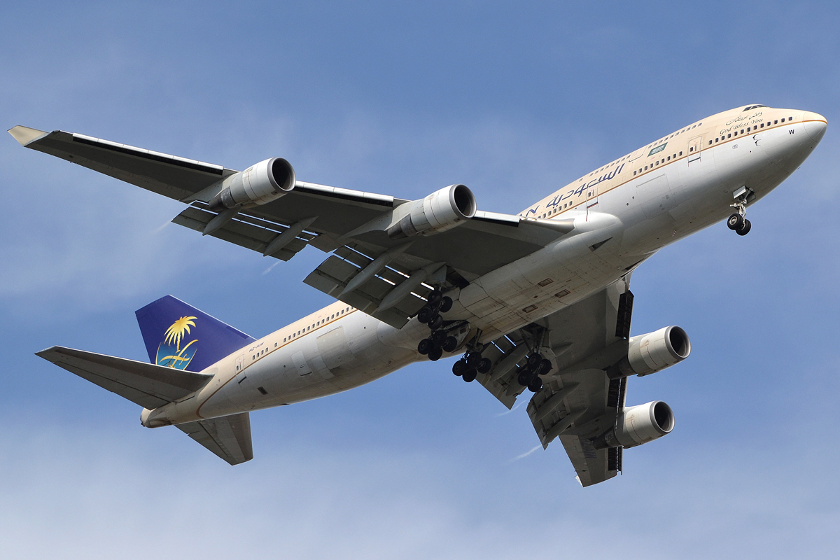 HZ-AIW, (cn 28340), Boeing 747-468