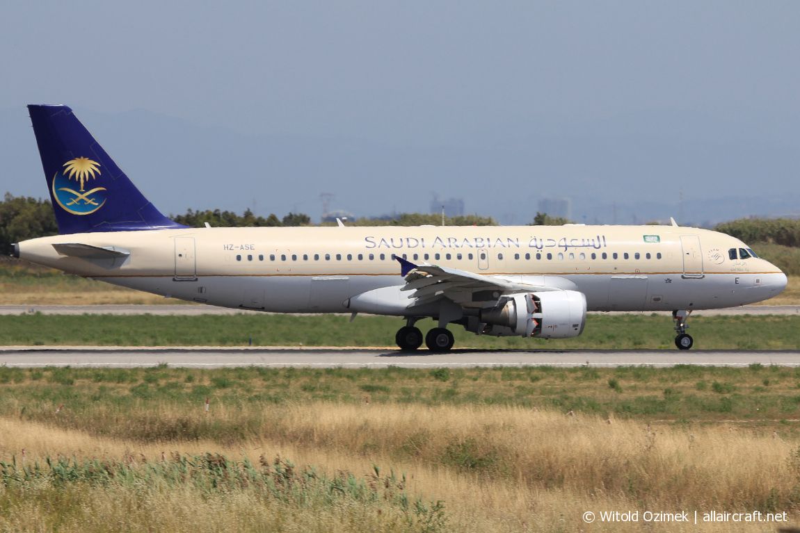 HZ-ASE (cn 4408) Airbus A320-214