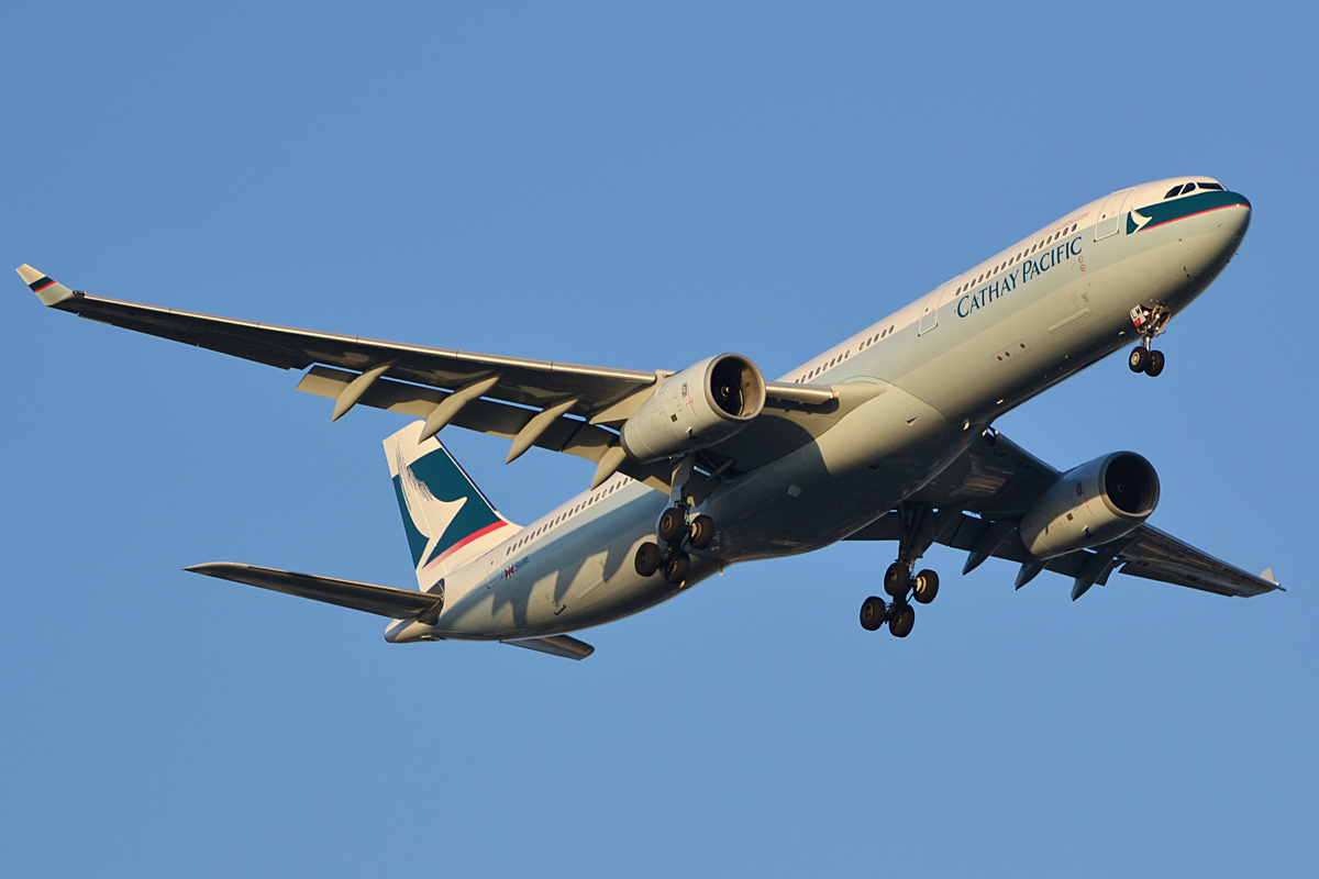B-HLM (386) 2001 Airbus A330-343