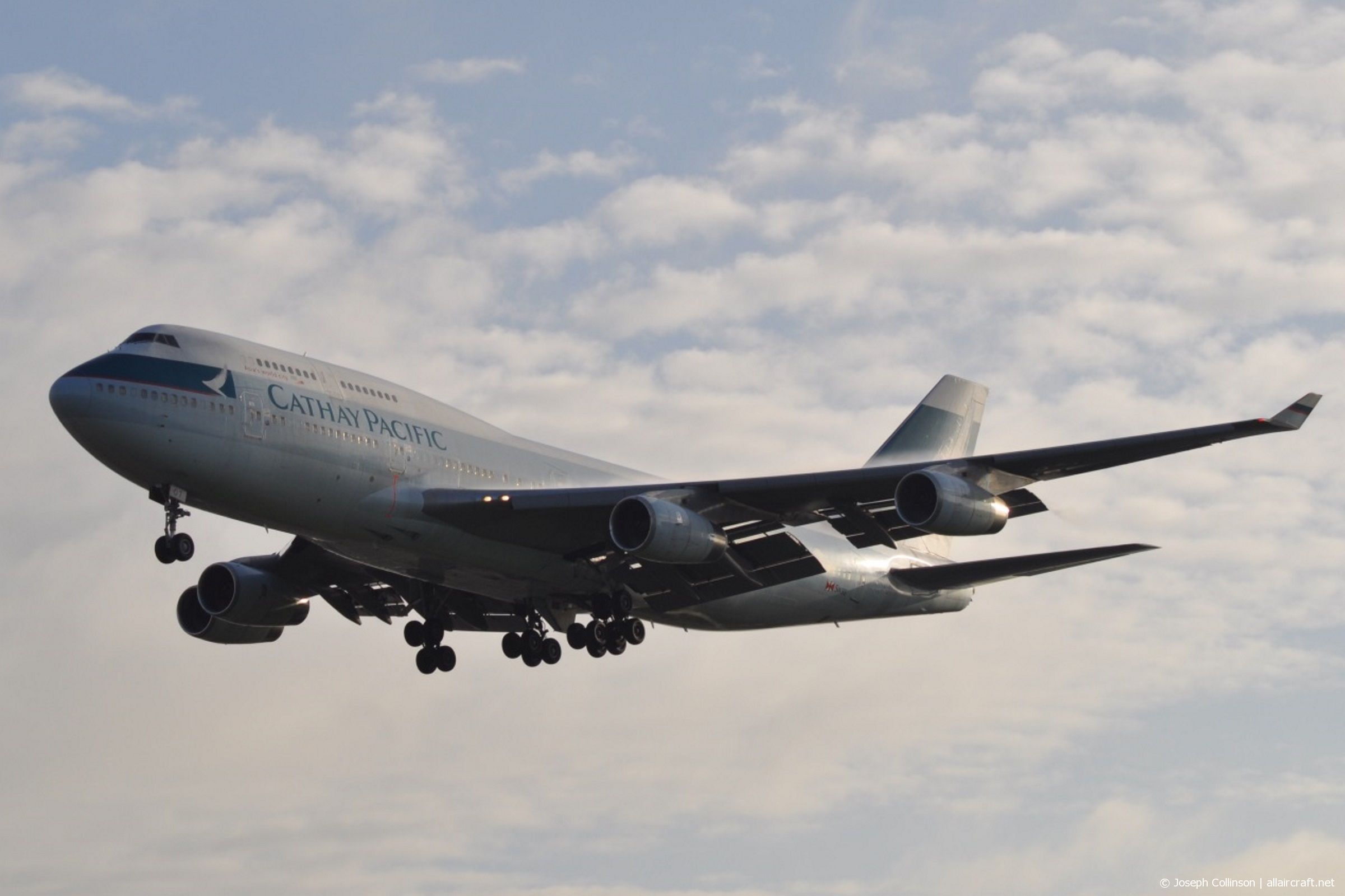 B-HOT (24851) 1990 Boeing 747-467