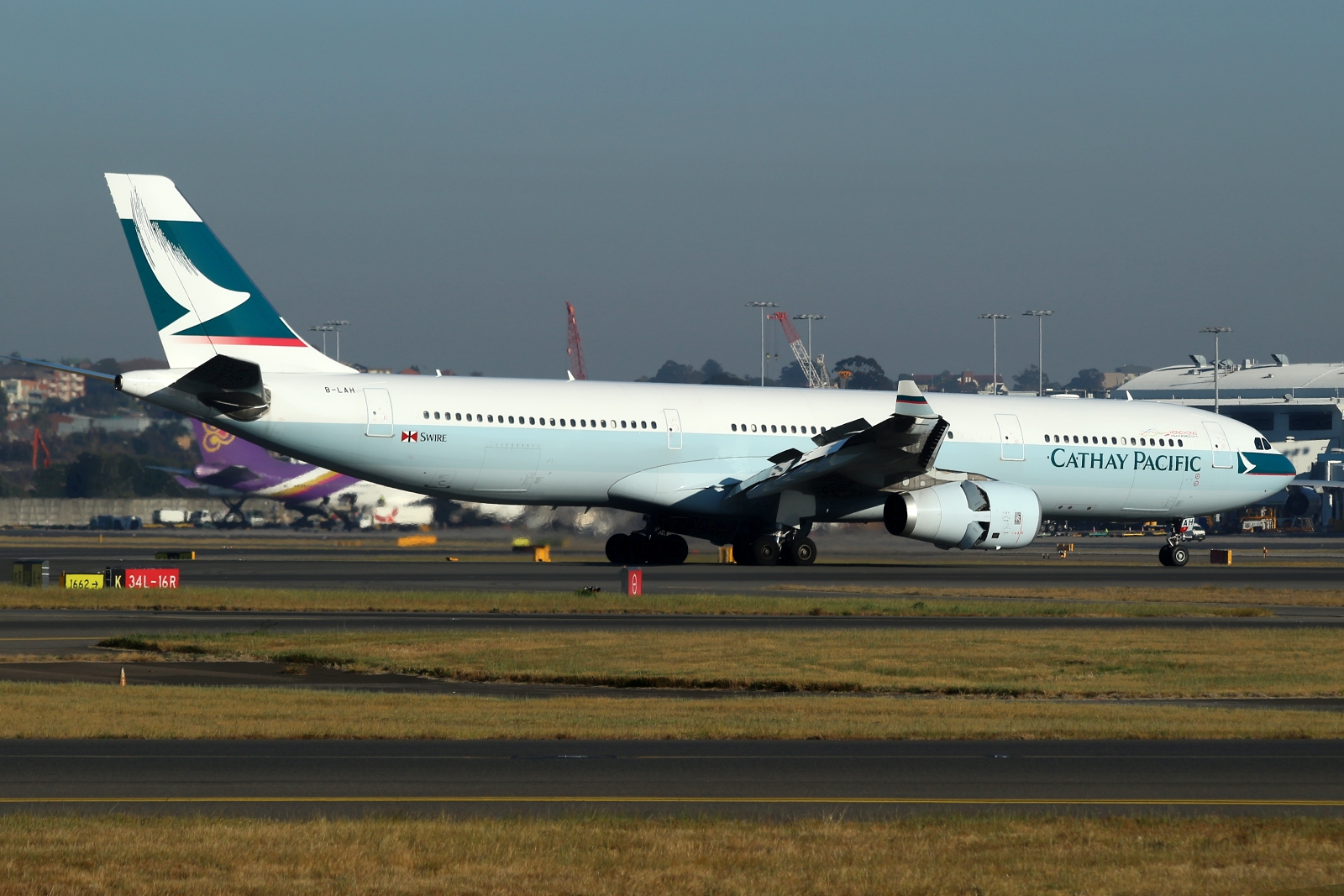B-LAH · Airbus A330-342 · (SYD / YSSY)