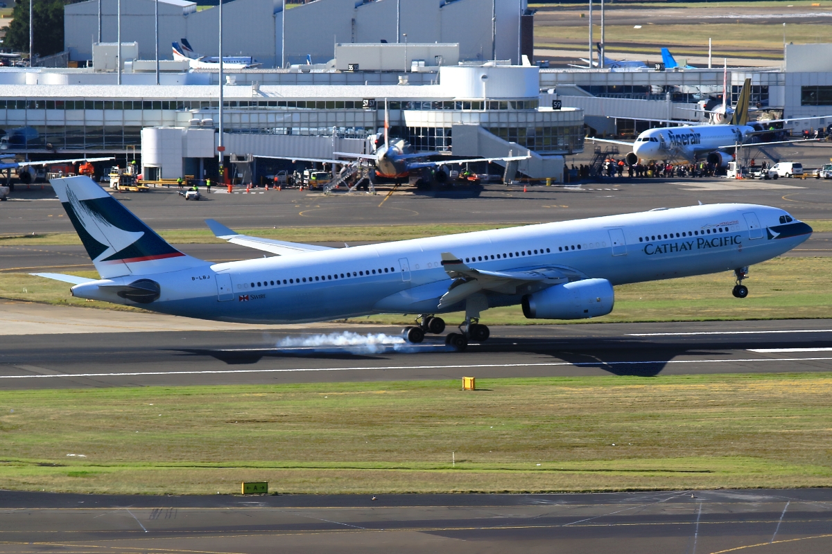 B-LBJ (1618) 2015 Airbus A330-343