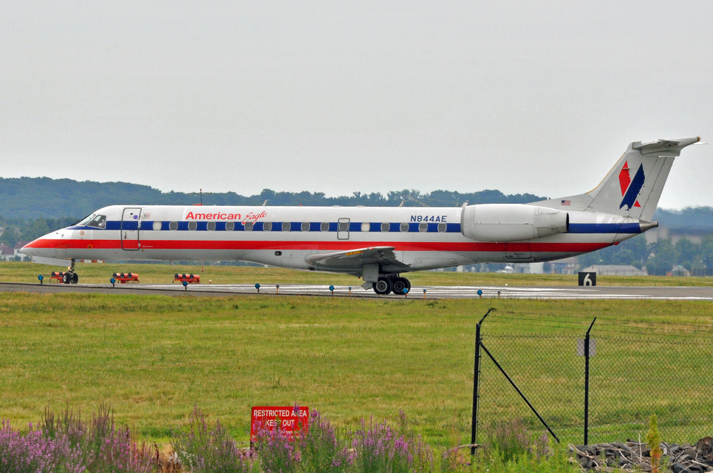 N844AE (cn 145682) Embraer ERJ-140LR