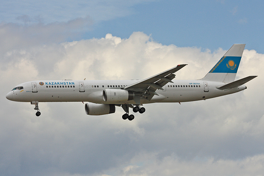 UP-B5701 (23454) 1986 Boeing 757-2M6