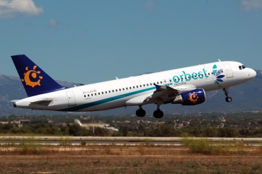 EC-LAQ (3933) 2009 Airbus A320-214