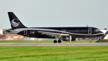 LY-COM (528) 1995 Airbus A320-212