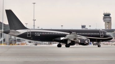 LY-COM (528) 1995 Airbus A320-212