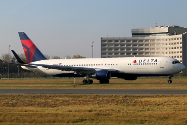 N194DN (28451) 1997 Boeing 767-332