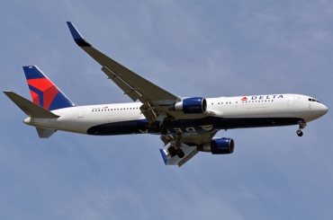 N1201P (28458) 1998 Boeing 767-332ER(WL)