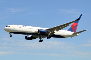 N1610D (30594) 2000 Boeing 767-332ER(WL)