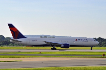 N183DN (27110) 1993 Boeing 767-332