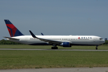 N192DN (28499) Boeing 767-332