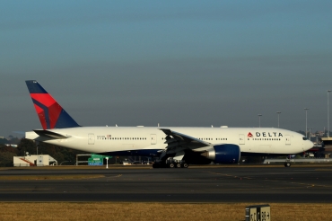 N710DN (40560) Boeing 777-232