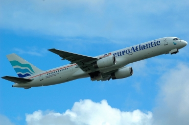 CS-TLX (24176) 1988 Boeing 757-2G5