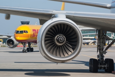 CS-TFM (cn 28513) Boeing 777-212ER