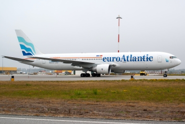 CS-TFT (26208) 1993 Boeing 767-3Y0/ER